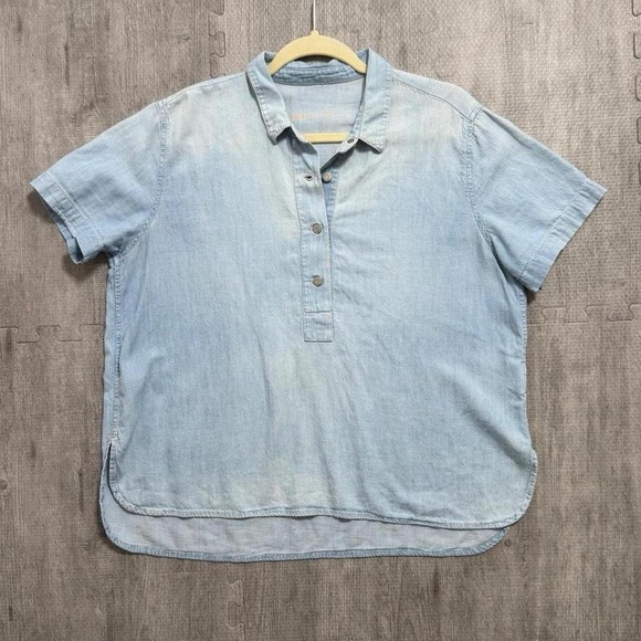 GAP Chambray Short Sleeve Collared Shirt Women's Large Light Wash Denim - Picture 2 of 6